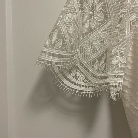 *NWT* Alexis Off White Lace Romper - Picture 6 of 6